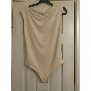 Living in the moment‎  Women's Beige Sleeveless Bodysuit Size L Casual